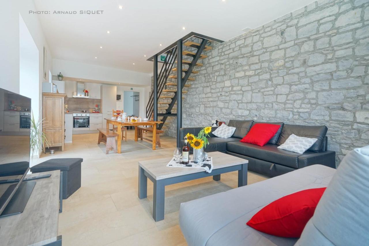 Gite Familial Ferme Des Aujes Falaen Onhaye Esterno foto